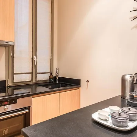 Comfy 1br Montaigne Champs-elysees Apartament *
