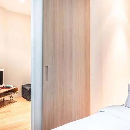 Apartament Comfy 1br Montaigne Champs-elysees Paryż